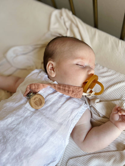 Kiin Baby - Cotton Dummy Clip: Wattle