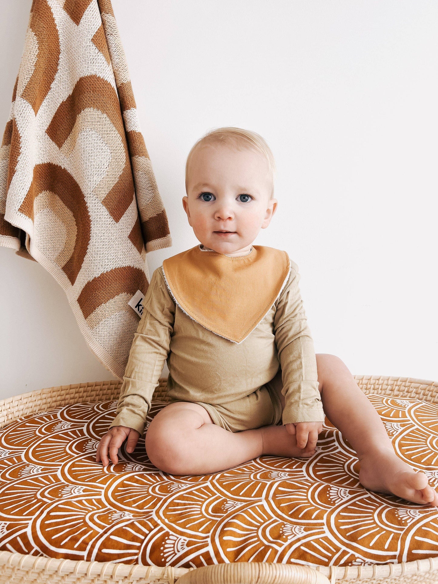 Kiin Baby - Dribble Bib: Golden Tan