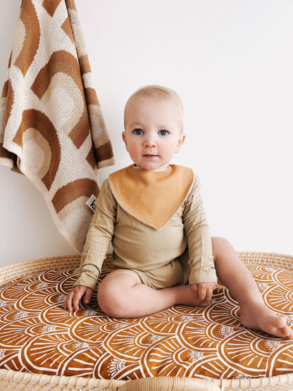 Kiin Baby - Dribble Bib: Golden Tan