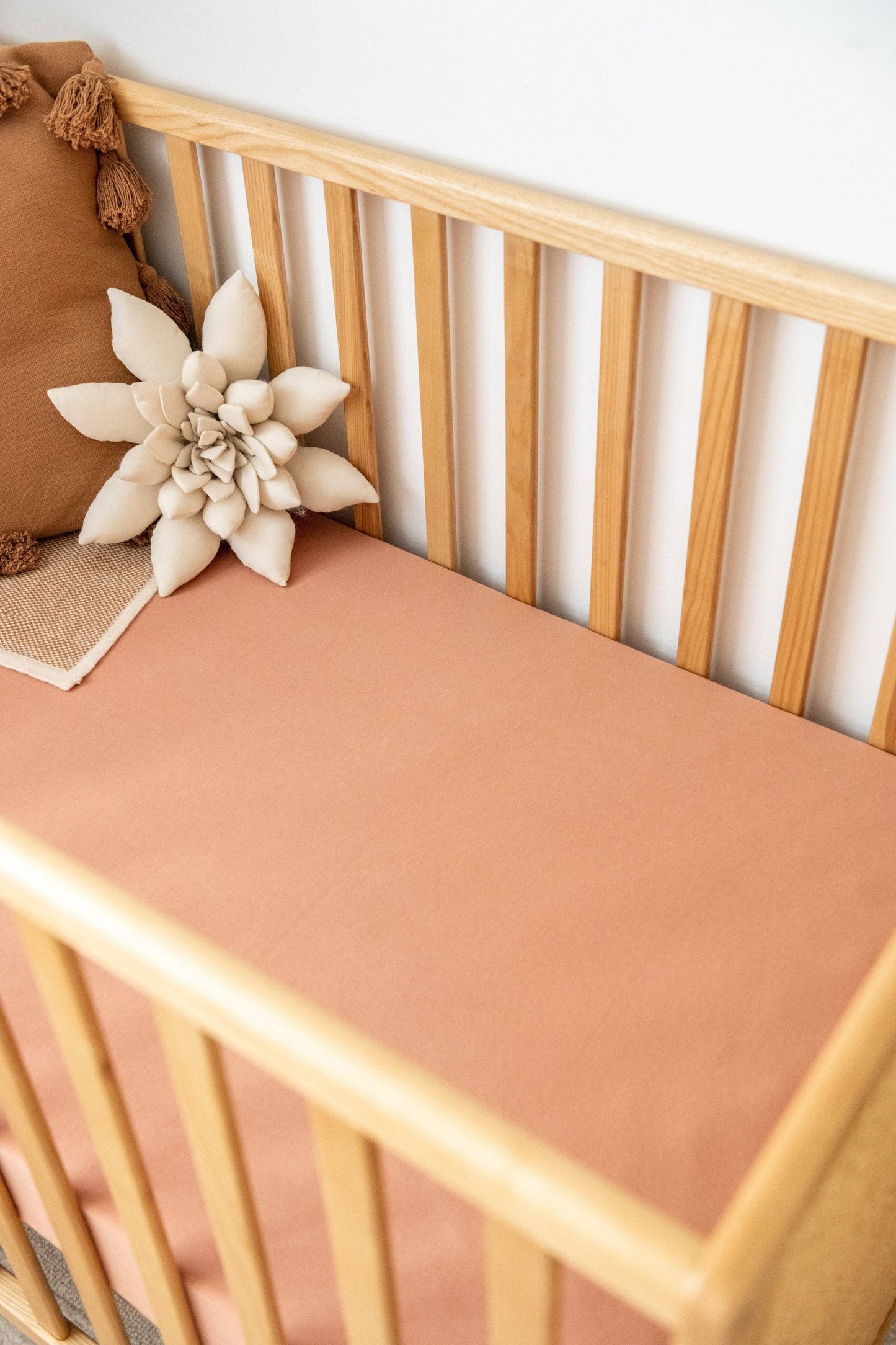 Kiin Baby - Organic Cot Sheet: Heather
