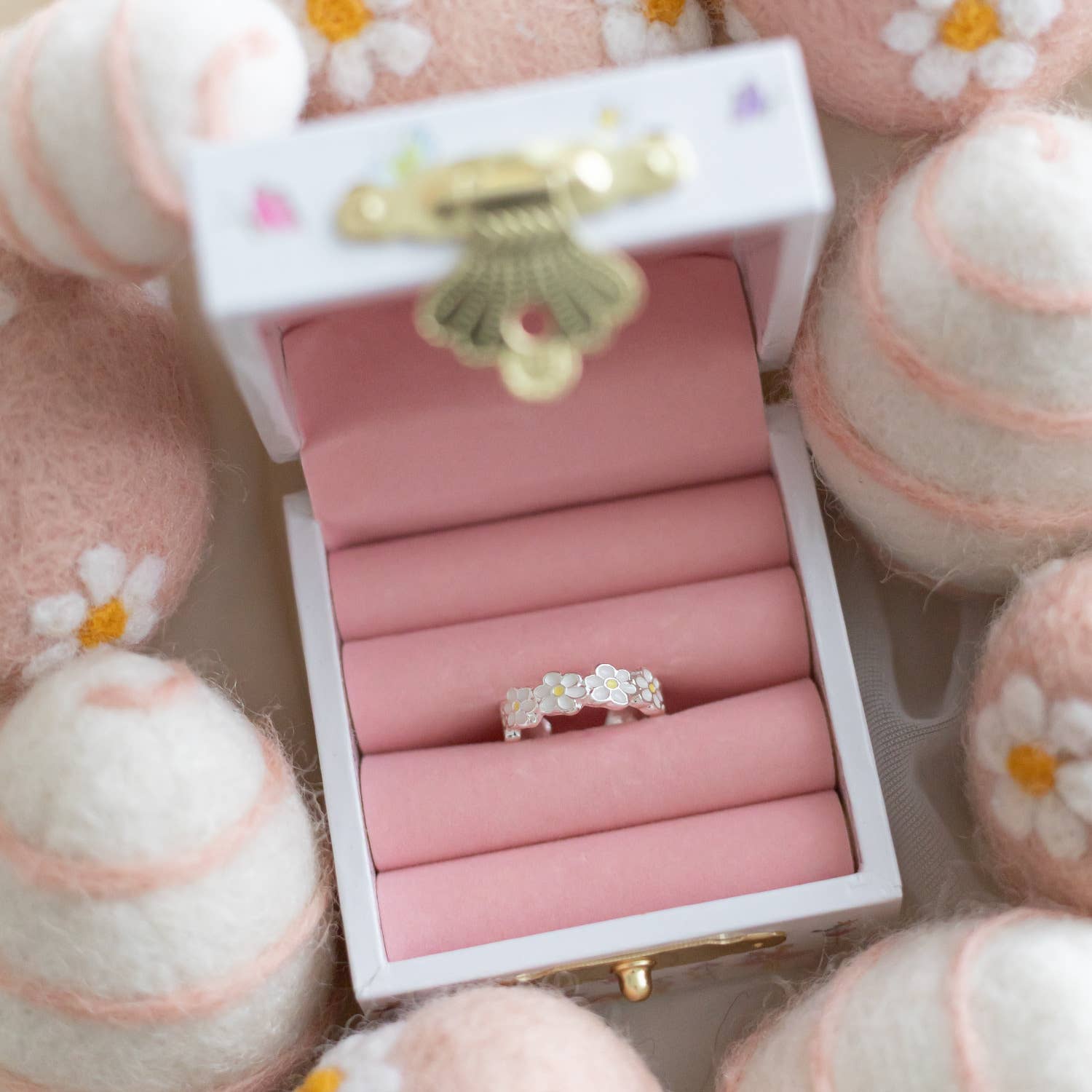 Daisy Chain Ring - Bunny Box