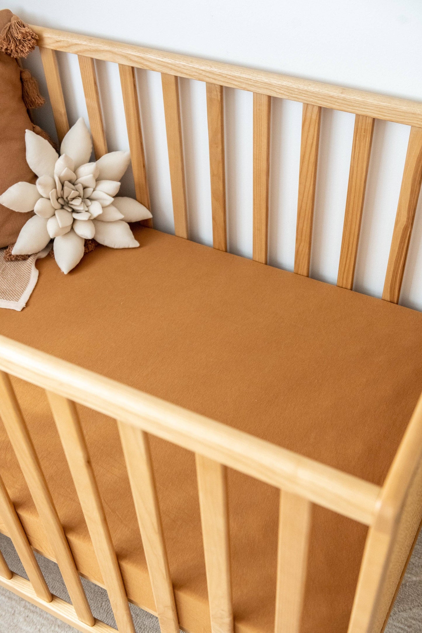 Kiin Baby - Organic Cot Sheet: Rainbow Ivory Umber