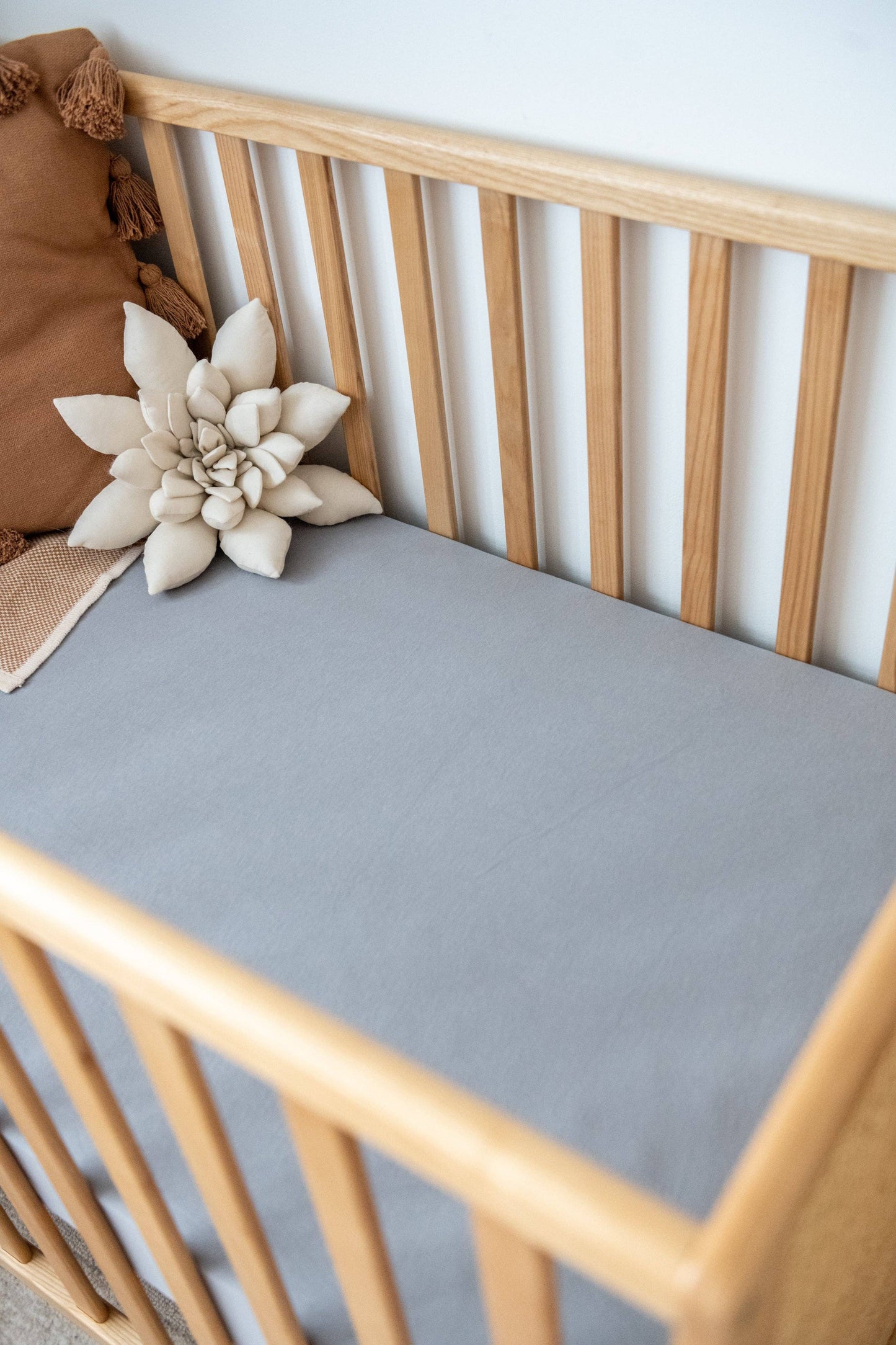 Kiin Baby - Organic Cot Sheet: Heather
