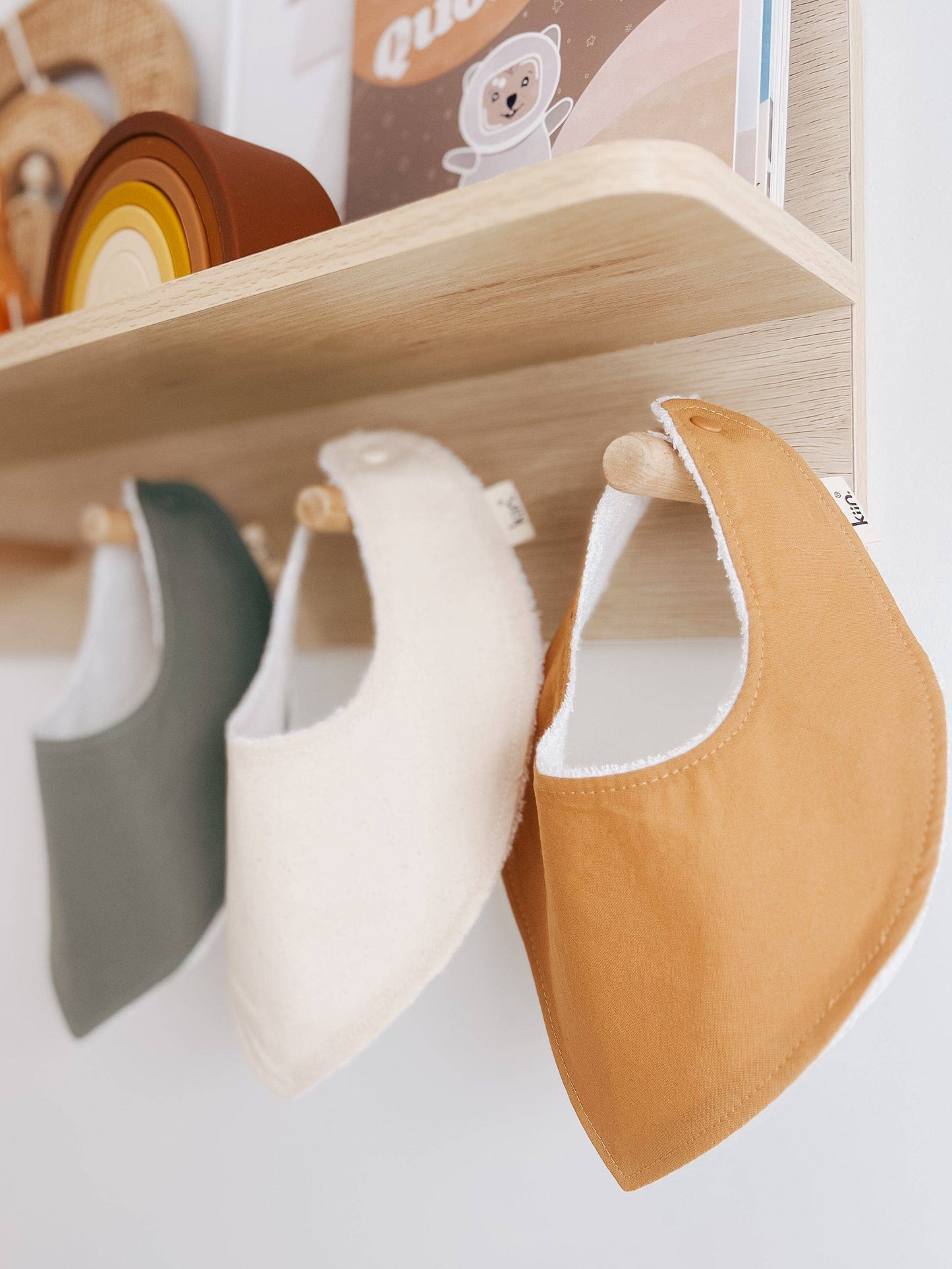 Kiin Baby - Dribble Bib: Golden Tan