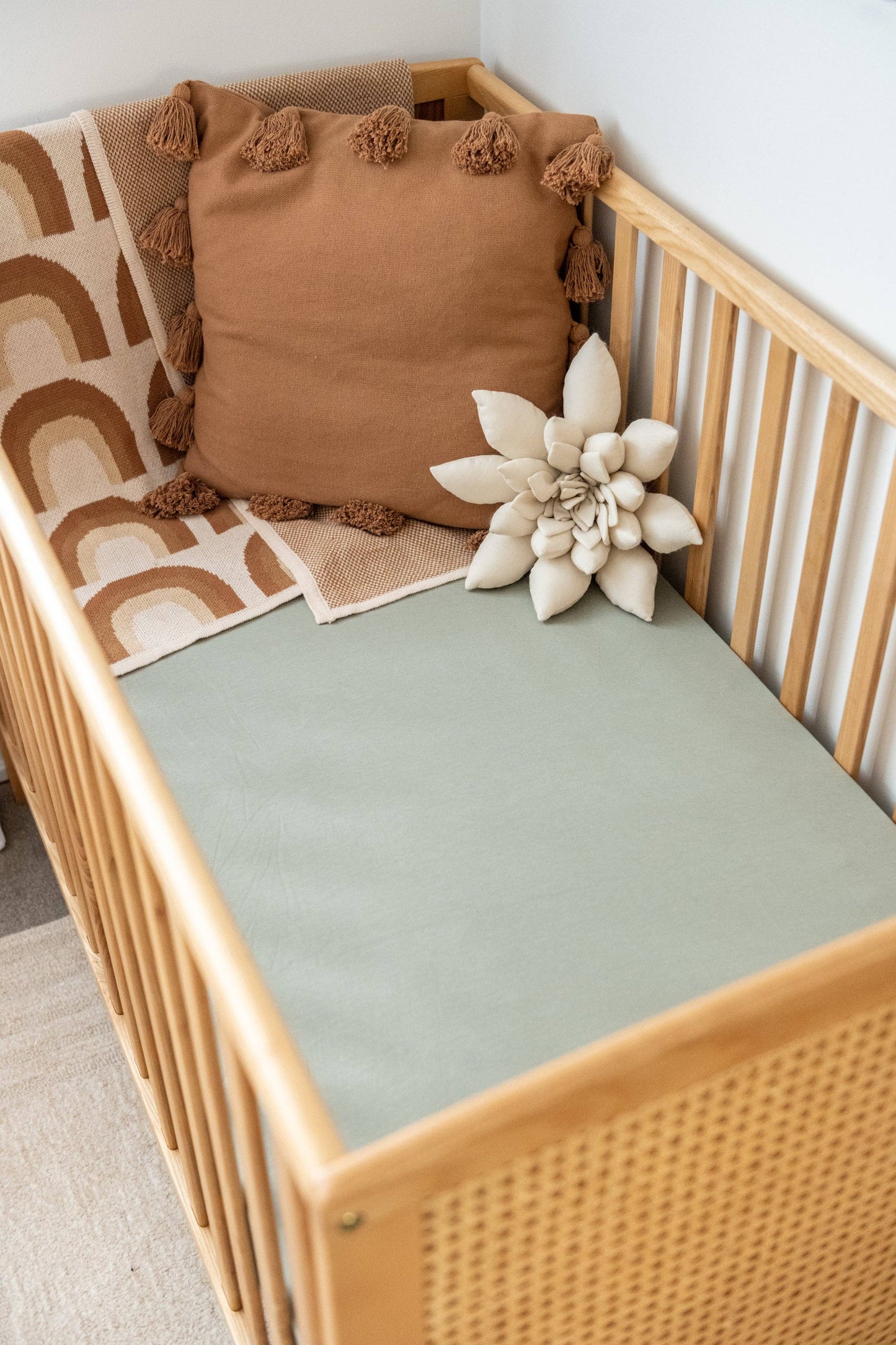 Kiin Baby - Organic Cot Sheet: Rainbow Ivory Umber