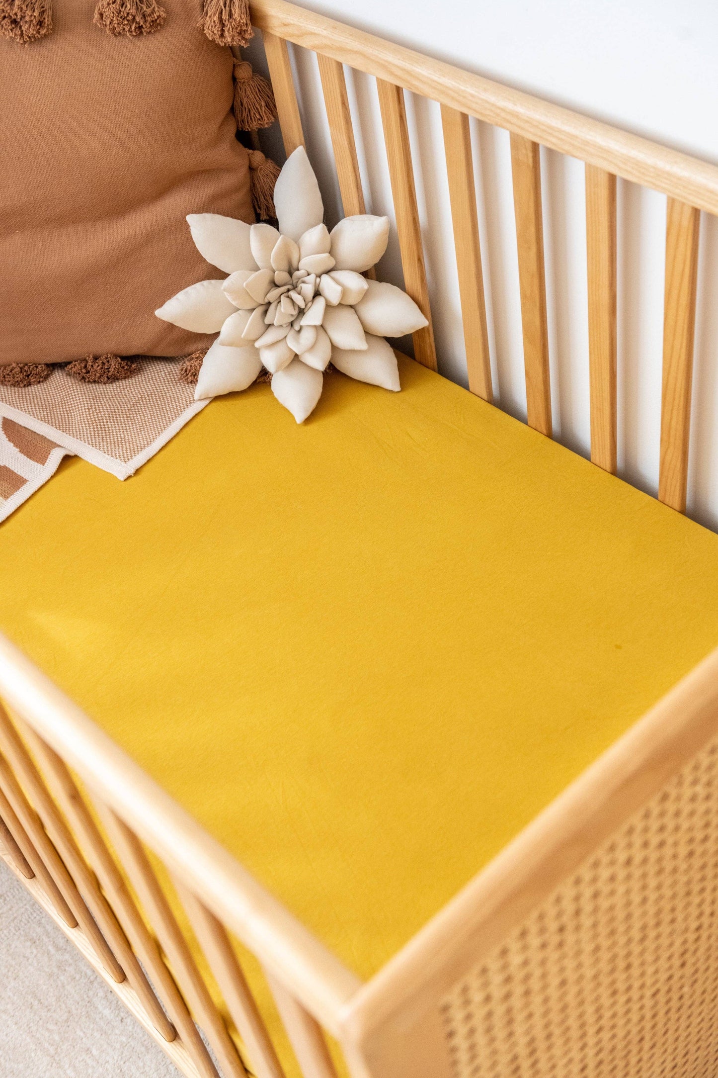 Kiin Baby - Organic Cot Sheet: Rainbow Ivory Umber